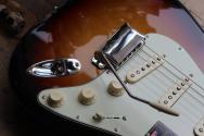 FENDER American Vintage II 1961 Stratocaster, 3-Color Sunburst, Slab Rosewood, 3, 8 KG