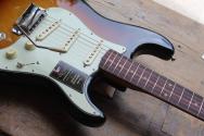 FENDER American Vintage II 1961 Stratocaster, 3-Color Sunburst, Slab Rosewood, 3, 8 KG