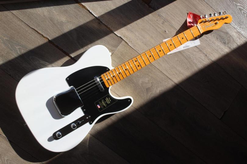 FENDER "Limited Edition American Vintage II 1951 Telecaster, Prototype White" HARDCASE, 3, 37 KG