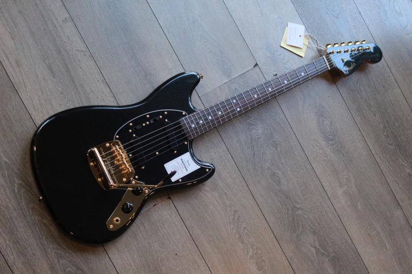 FENDER Limited Made in Japan Traditional 2025 Collection, 60s Mustang®, Rosewood Fingerboard, Black Pearl, GIGBAG, 3, 01 KG