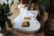 FENDER Limited Made in Japan Traditional 2025 Collection, 60s Jazzmaster®, Rosewood Fingerboard, White Pearl, GIGBAG, 3, 41 KG FENDER Limited Made in Japan Traditional 2025 Collection, 60s Jazzmaster®, Rosewood Fingerboard, White Pearl, GIGBAG, 3, 41 KG