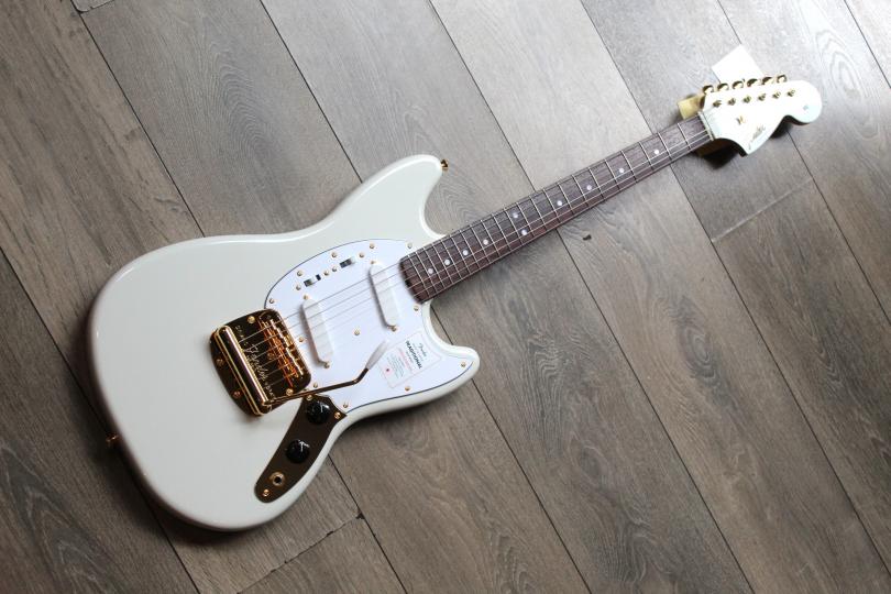 FENDER Limited Made in Japan Traditional 2025 Collection, 60s Mustang®, Rosewood Fingerboard, White Pearl, GIGBAG, 3, 30 KG