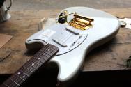 FENDER Limited Made in Japan Traditional 2025 Collection, 60s Mustang®, Rosewood Fingerboard, White Pearl, GIGBAG, 3, 30 KG