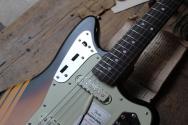 FENDER Japan Traditional 2025, 60s Jaguar, Rosewood Fingerboard, Competition 3-Color Sunburst / Aged Natural, GIGBAG, 3, 49 KG
