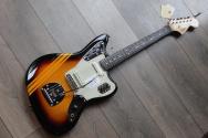 FENDER Japan Traditional 2025, 60s Jaguar, Rosewood Fingerboard, Competition 3-Color Sunburst / Aged Natural, GIGBAG, 3, 49 KG