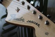 FENDER Japan Traditional 2025, 60s Jaguar, Rosewood Fingerboard, Competition 3-Color Sunburst / Aged Natural, GIGBAG, 3, 49 KG