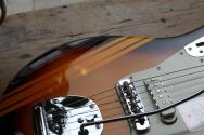 FENDER Japan Traditional 2025, 60s Jaguar, Rosewood Fingerboard, Competition 3-Color Sunburst / Aged Natural, GIGBAG, 3, 49 KG