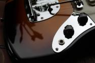 FENDER Japan Traditional 2025, 60s Jaguar, Rosewood Fingerboard, Competition 3-Color Sunburst / Aged Natural, GIGBAG, 3, 49 KG