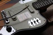 FENDER Japan Traditional 2025, 60s Jaguar, Rosewood Fingerboard, Competition 3-Color Sunburst / Aged Natural, GIGBAG, 3, 49 KG