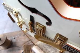 GRETSCH G6136T-59 Vintage Select '59 Falcon with Bigsby Vintage White, HARDCASE