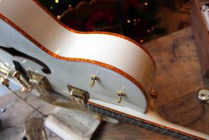 GRETSCH G6136T-59 Vintage Select '59 Falcon with Bigsby Vintage White, HARDCASE