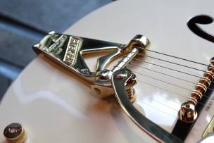 GRETSCH G6136T-59 Vintage Select '59 Falcon with Bigsby Vintage White, HARDCASE