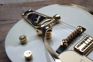 GRETSCH G6134T-58 Vintage Select ’58 Penguin with Bigsby, TV Jones, Vintage White, HARDCASE, 3, 78 KG