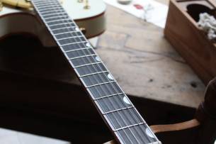 GRETSCH G6134T-58 Vintage Select ’58 Penguin with Bigsby, TV Jones, Vintage White, HARDCASE, 3, 78 KG