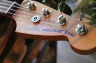 FENDER "JMJ Road Worn Mustang Bass Faded Daphne Blue, Rosewood" 3, 46 KG