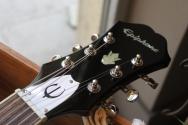 EPIPHONE "Noel Gallagher Riviera Dark Wine Red" HARDCASE