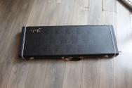 FENDER "American Vintage II 1977 Telecaster Custom Black" HARDCASE,3, 58 KG
