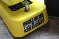 DUNLOP LIMITED KIRK HAMMETT CRY BABY WAH YELLOW SPARKLE EDITION