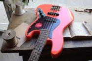 SQUIER Classic Vibe '60s Jazz Bass, Tahitian Coral, 4, 24 KG