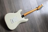 SQUIER FSR CV 60S STRAT Laurel TPG Olympic White, 3,31 KG