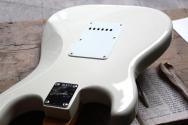 SQUIER FSR CV 60S STRAT Laurel TPG Olympic White, 3,31 KG