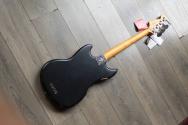 FENDER JMJ Road Worn® Mustang Bass, Rosewood , Black, GIGBAG. 3, 53 KG