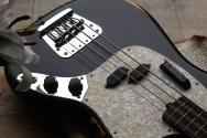 FENDER JMJ Road Worn® Mustang Bass, Rosewood , Black, GIGBAG. 3, 53 KG