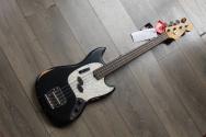 FENDER JMJ Road Worn® Mustang Bass, Rosewood , Black, GIGBAG. 3, 53 KG