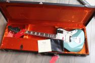 FENDER American Vintage II 1966 Jazzmaster in Sherwood Metallic, Bound Round-Laminated Rosewood HARDCASE, 3, 80 KG