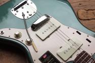 FENDER American Vintage II 1966 Jazzmaster in Sherwood Metallic, Bound Round-Laminated Rosewood HARDCASE, 3, 80 KG