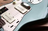 FENDER American Vintage II 1966 Jazzmaster in Sherwood Metallic, Bound Round-Laminated Rosewood HARDCASE, 3, 80 KG
