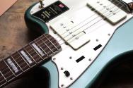 FENDER American Vintage II 1966 Jazzmaster in Sherwood Metallic, Bound Round-Laminated Rosewood HARDCASE, 3, 80 KG