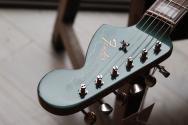FENDER American Vintage II 1966 Jazzmaster in Sherwood Metallic, Bound Round-Laminated Rosewood HARDCASE, 3, 80 KG