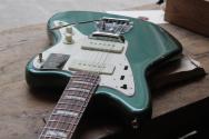 FENDER American Vintage II 1966 Jazzmaster in Sherwood Metallic, Bound Round-Laminated Rosewood HARDCASE, 3, 80 KG