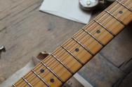 NEW MODEL!!!FENDER "American Ultra Luxe Vintage '50s Stratocaster, Maple Fingerboard, White Blonde" HARDCASE, 3, 72 KG