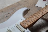 NEW MODEL!!!FENDER "American Ultra Luxe Vintage '50s Stratocaster, Maple Fingerboard, White Blonde" HARDCASE, 3, 72 KG