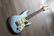 NEW MODEL!!! FENDER "American Ultra Luxe Vintage '60s Stratocaster, Rosewood Fingerboard, Ice Blue Metallic" HARDCASE, 3, 60 KG
