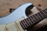 NEW MODEL!!! FENDER "American Ultra Luxe Vintage '60s Stratocaster, Rosewood Fingerboard, Ice Blue Metallic" HARDCASE, 3, 60 KG
