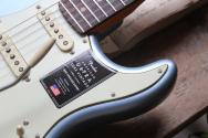 NEW MODEL!!! FENDER "American Ultra Luxe Vintage '60s Stratocaster, Rosewood Fingerboard, Ice Blue Metallic" HARDCASE, 3, 60 KG
