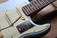NEW MODEL!!! FENDER "American Ultra Luxe Vintage '60s Stratocaster, Rosewood Fingerboard, Ice Blue Metallic" HARDCASE, 3, 60 KG