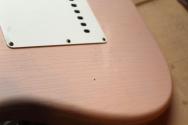 FENDER "AO25-30 63 STRAT Journeyman, Rosewood Fingerboard, Shell Pink, HSS" HARDCASE, 3, 61 KG