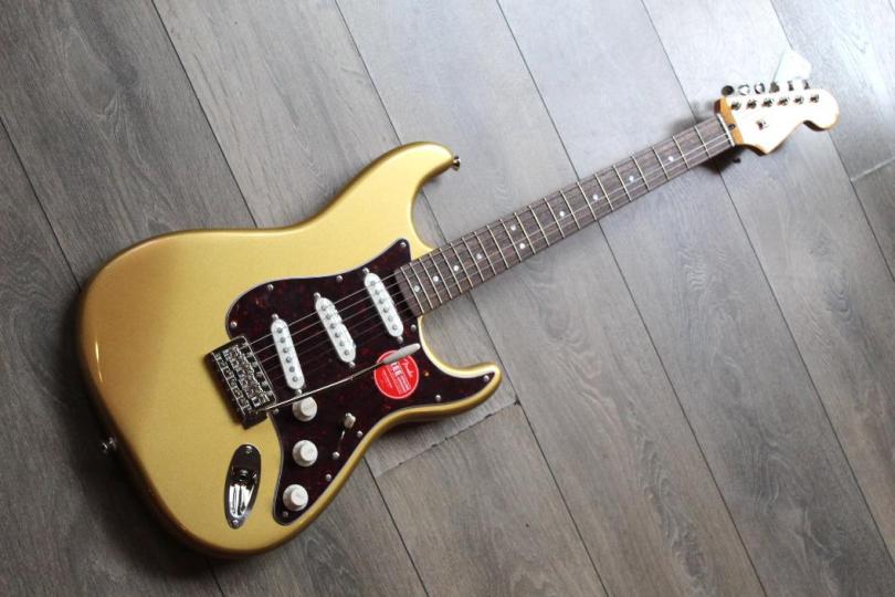 SQUIER "Limited Edition Squier Limited Edition Classic Vibe™ 60s Stratocaster®, Laurel Fingerboard, Aztec Gold" 3, 26 KG