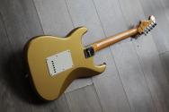 SQUIER "Limited Edition Squier Limited Edition Classic Vibe™ 60s Stratocaster®, Laurel Fingerboard, Aztec Gold" 3, 26 KG