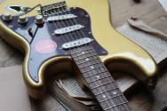 SQUIER "Limited Edition Squier Limited Edition Classic Vibe™ 60s Stratocaster®, Laurel Fingerboard, Aztec Gold" 3, 26 KG
