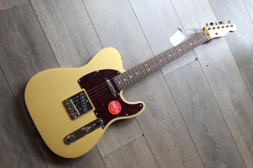 SQUIER "Limited Edition Squier Limited Edition Classic Vibe™ 60s Custom Telecaster®, Laurel Fingerboard, Aztec Gold" 3, 33 KG
