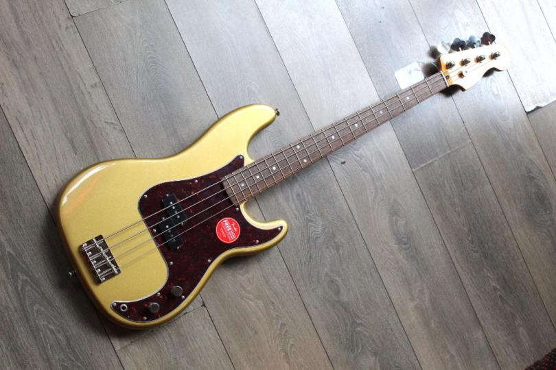 SQUIER "Limited Edition Squier Limited Edition Classic Vibe 60s Precision Bass®, Laurel Fingerboard, Aztec Gold" 3, 59 KG