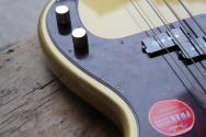SQUIER "Limited Edition Squier Limited Edition Classic Vibe 60s Precision Bass®, Laurel Fingerboard, Aztec Gold" 3, 59 KG