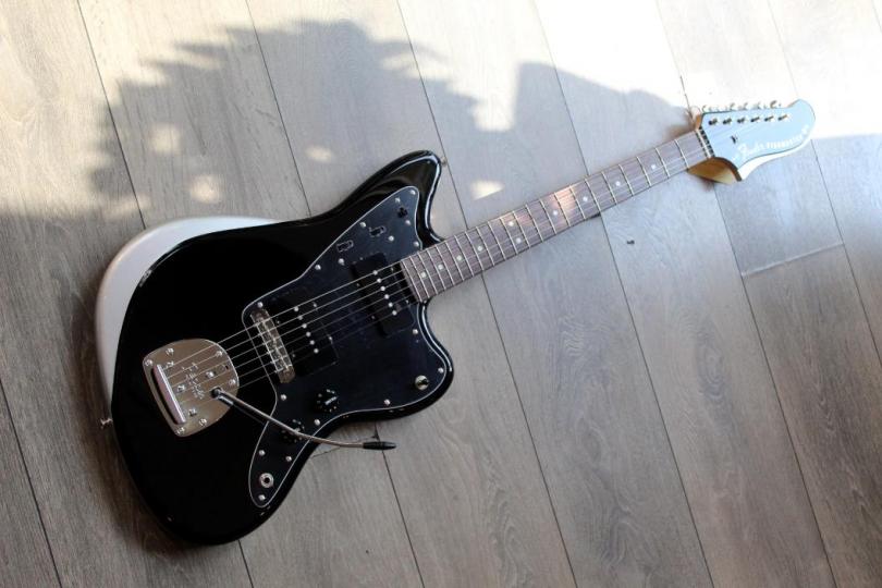 FENDER "Made in Japan Limited Starmaster, Rosewood Fingerboard, Black" GIGBAG