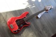 FENDER "NEW MODEL Limited Edition Vintera II Road Worn '60s Precision Bass, Rosewood Fingerboard, Fiesta Red" HARDCASE, 3, 76 KG