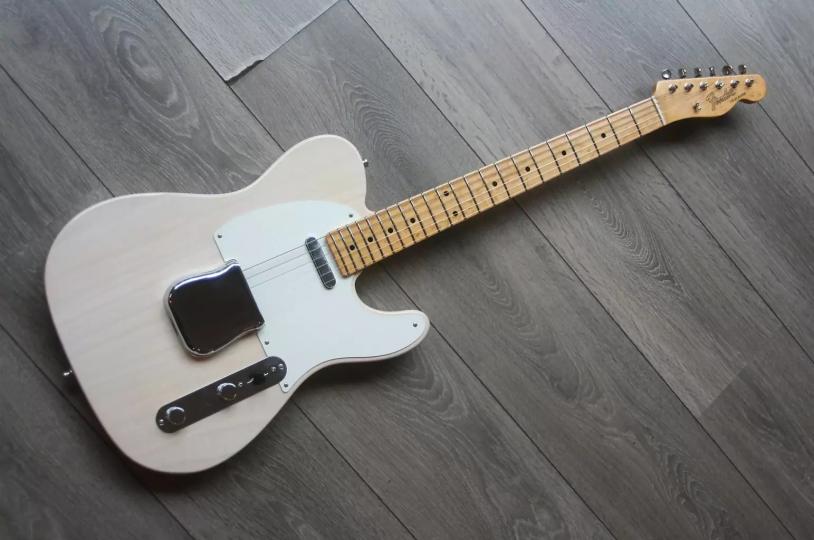 FENDER "Custom Shop Lush Closet Classic Postmodern Tele Maple, Aged White Blonde" HARDCASE